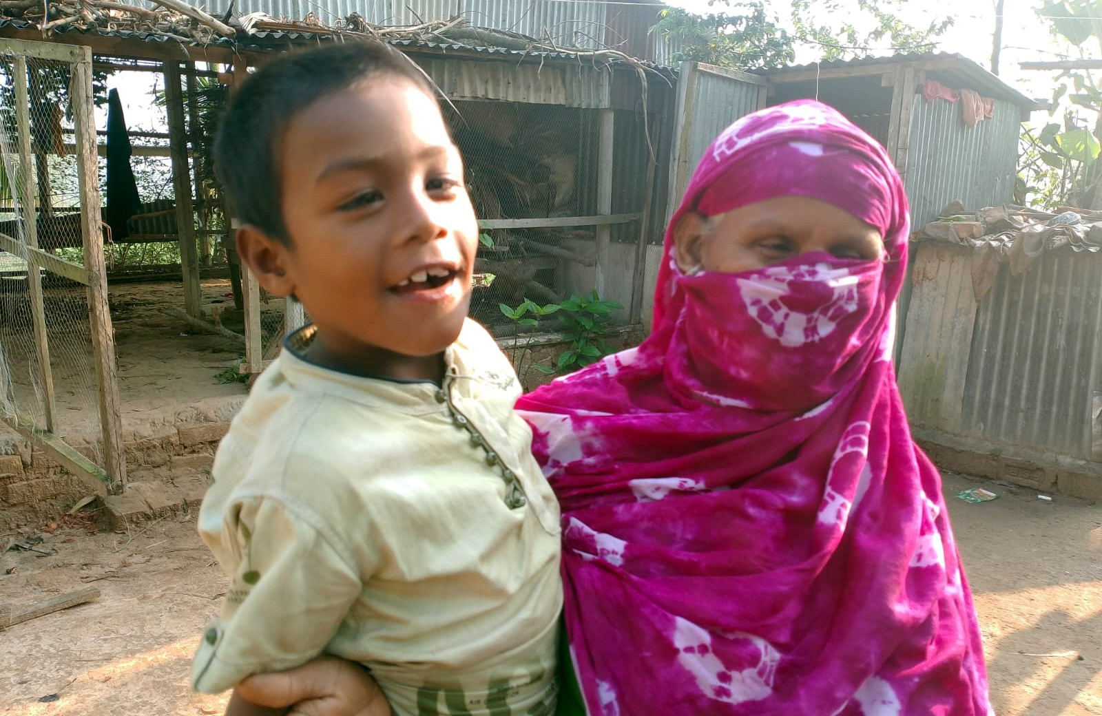 দুই প্রতিবন্ধী সন্তান নিয়ে অন্তহীন জীবন সংগ্রামে রাশিদা বেগম